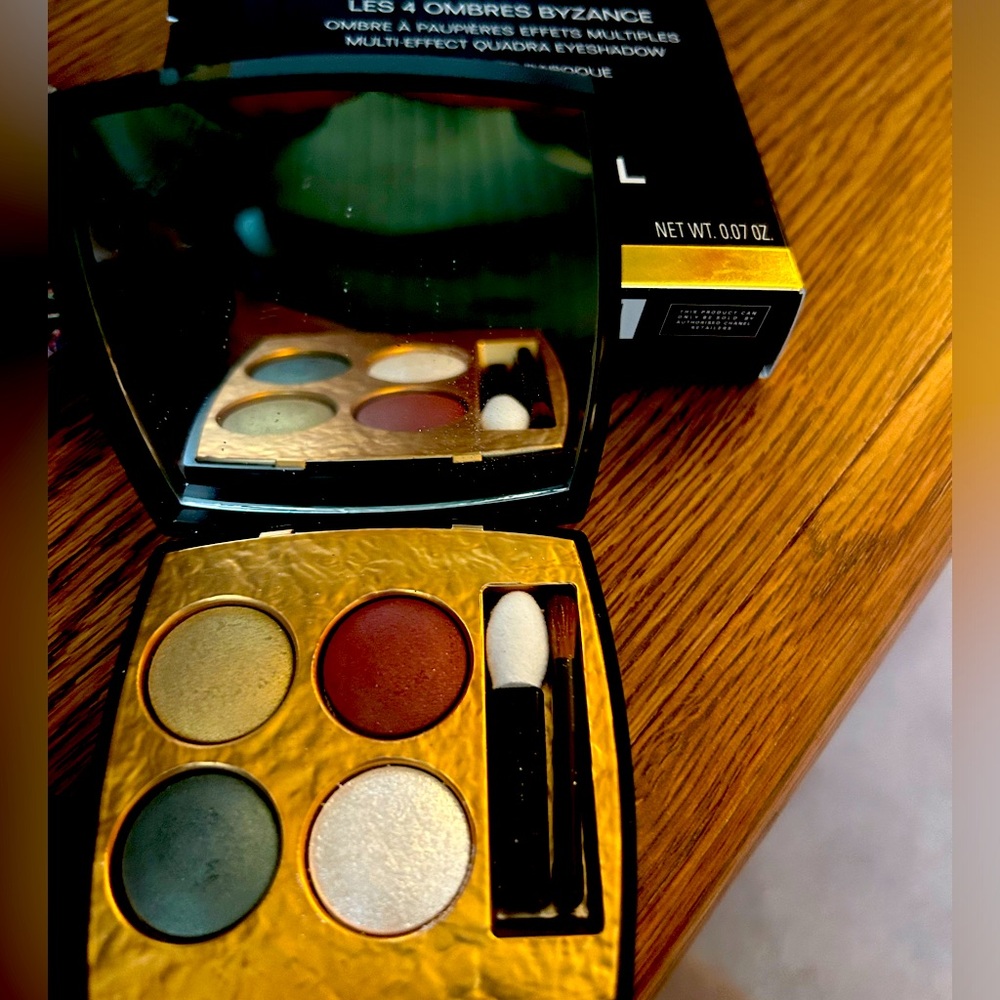 LES 4 OMBRES Multi-Effect Quadra Eyeshadow